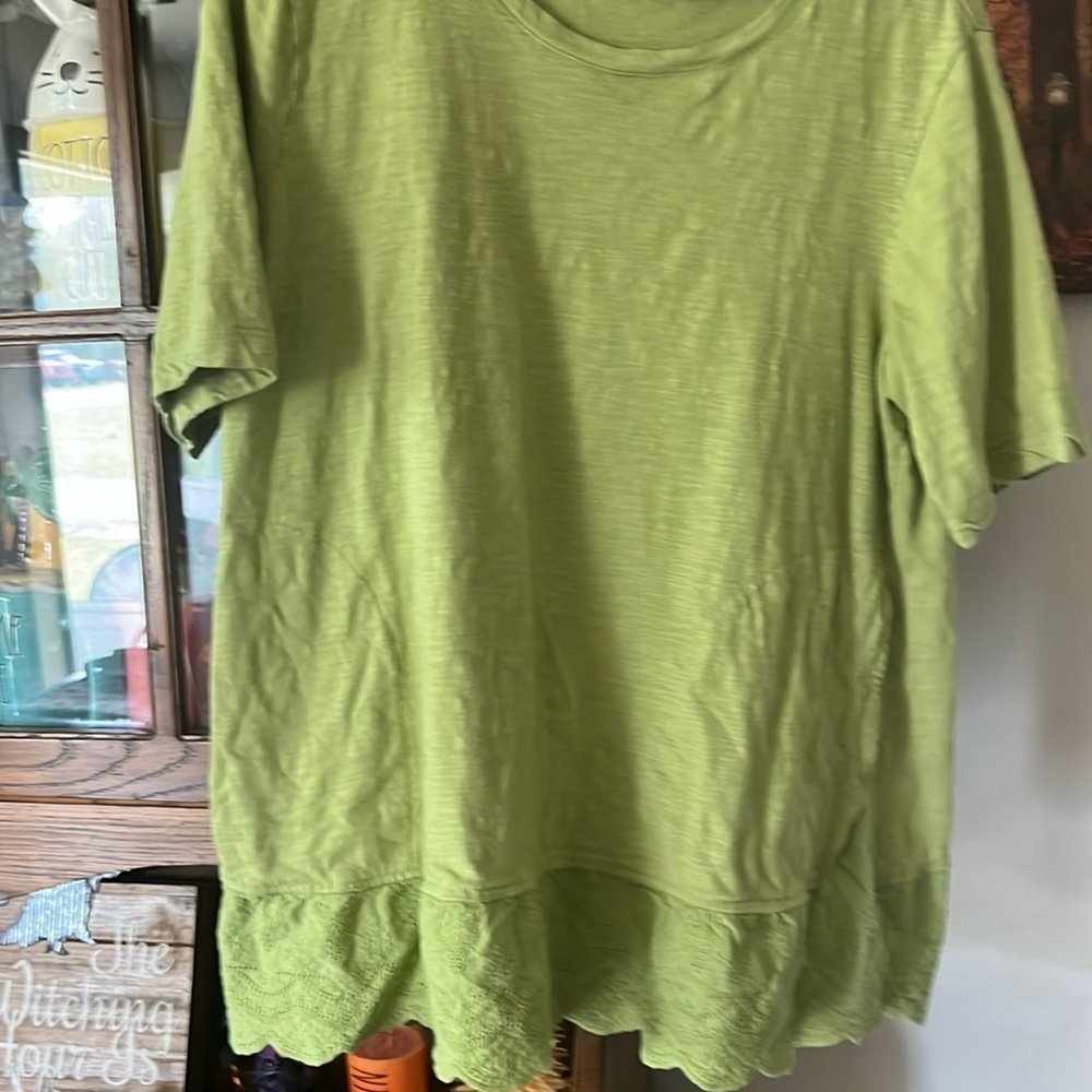 Logo shirt gently worn w pockets all cotton